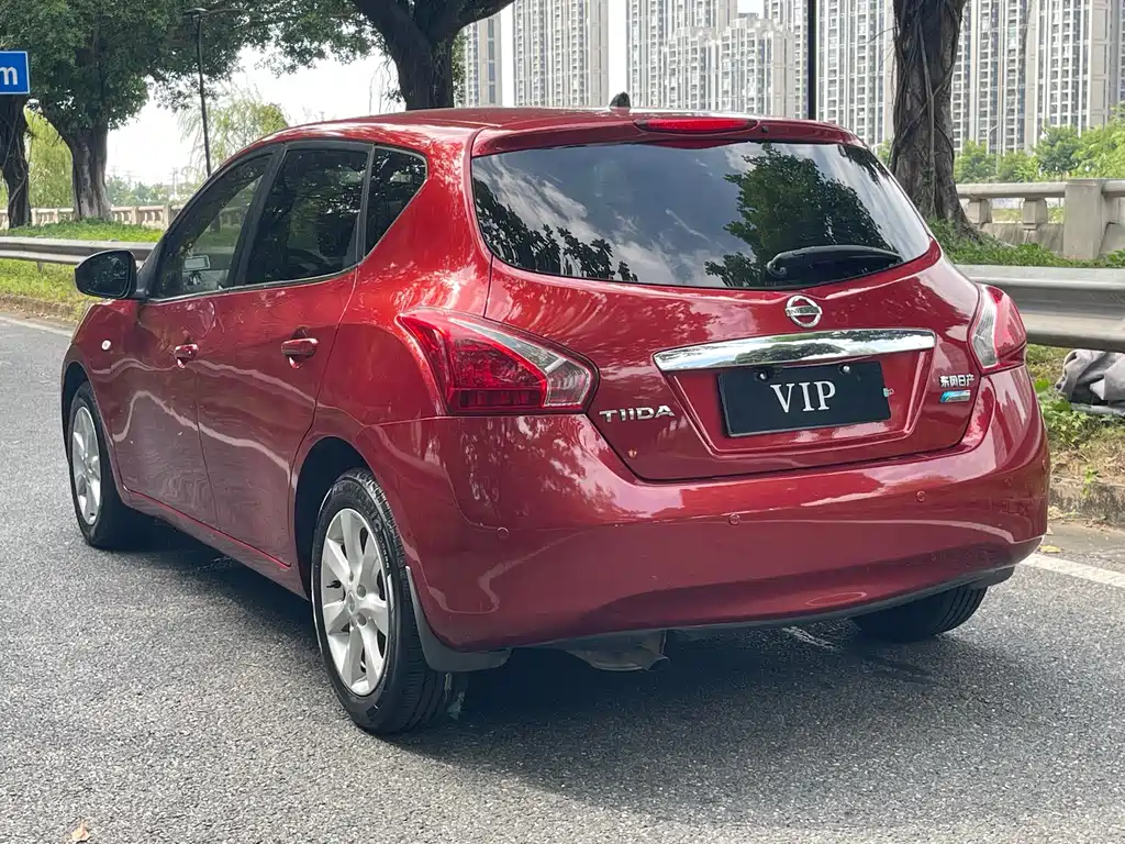 Nissan Tiida — миниатюра 9