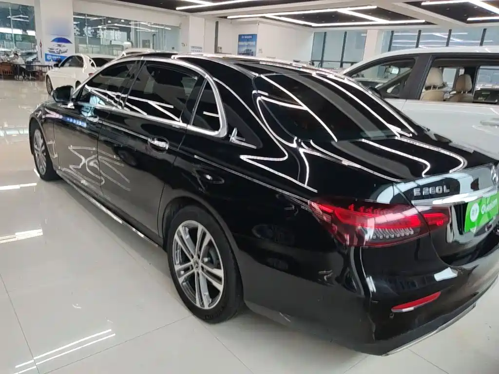 Mercedes-Benz E-Class — миниатюра 5
