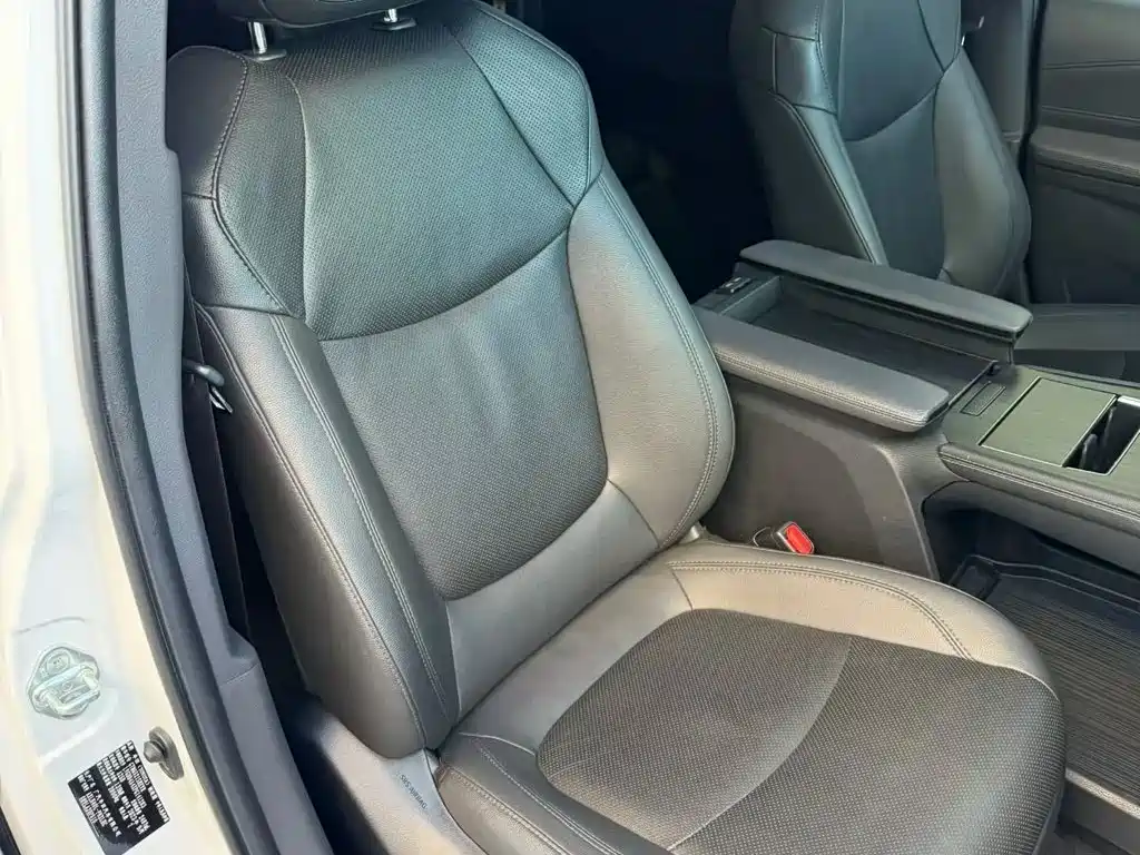 Toyota Sienna — миниатюра 6