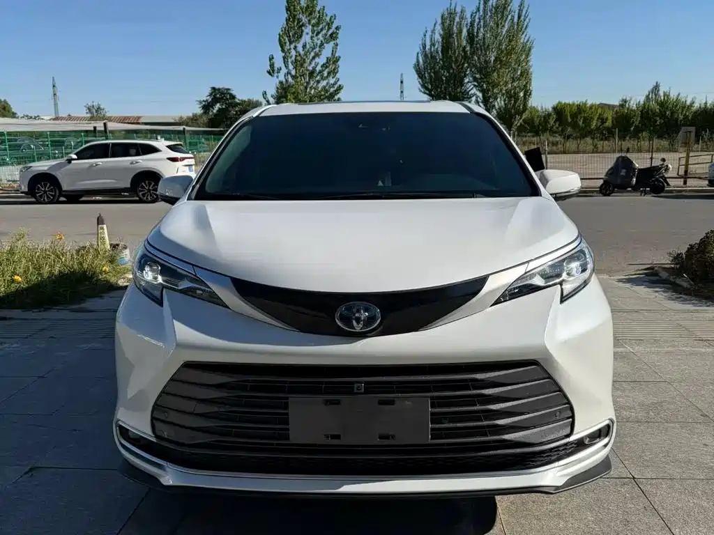 Toyota Sienna — миниатюра 2