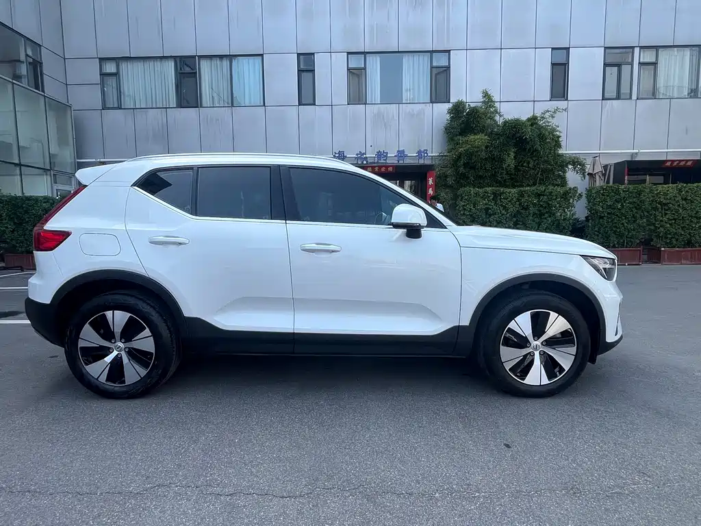 Volvo XC40 — миниатюра 3