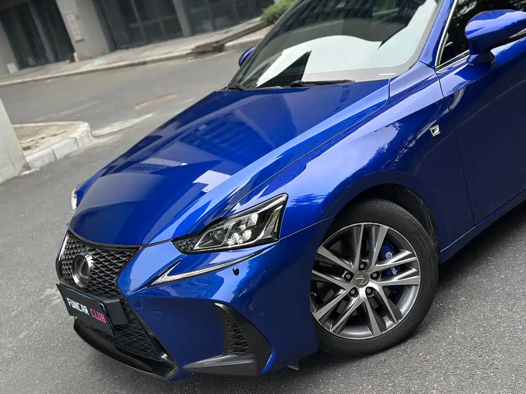 LEXUS IS