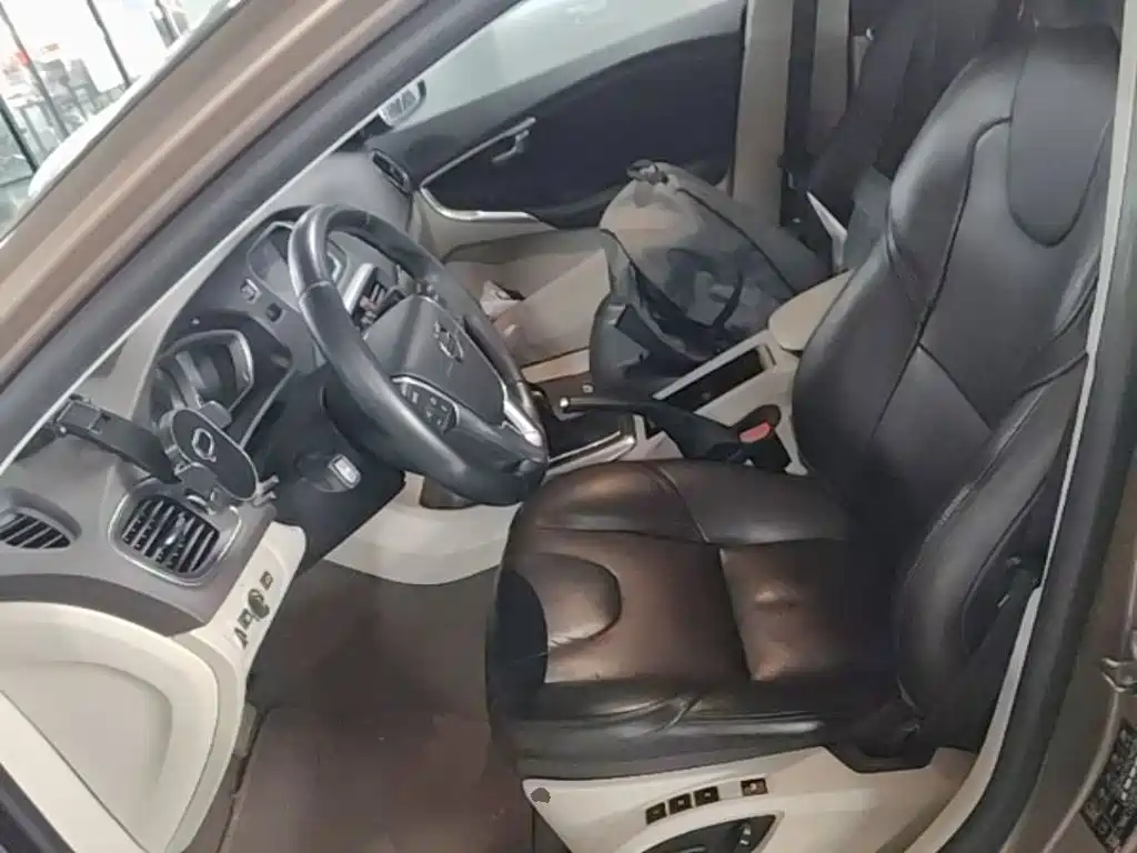 Volvo V40 — миниатюра 15