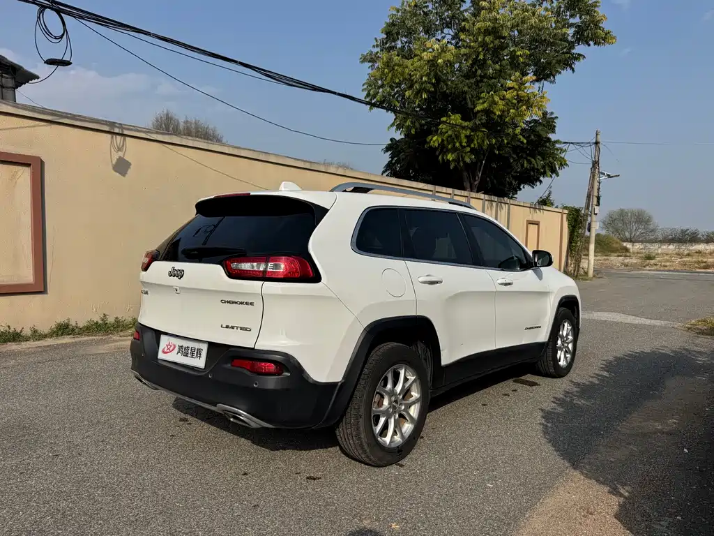 Jeep Cherokee — миниатюра 4