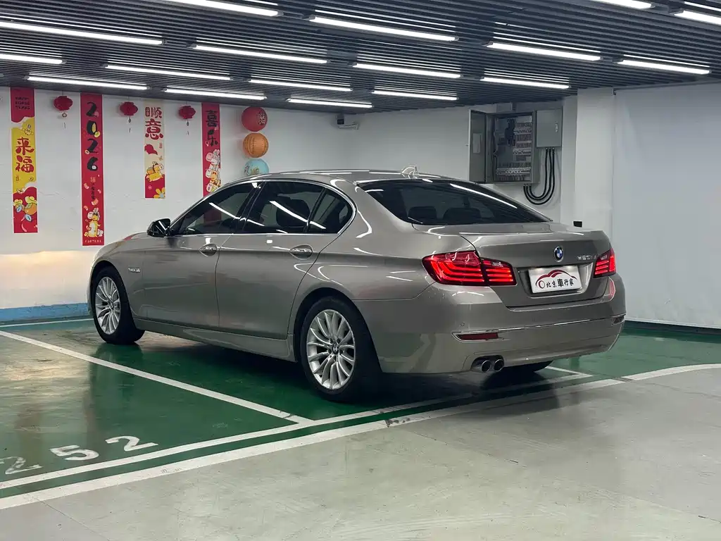 BMW 5 Series — миниатюра 7