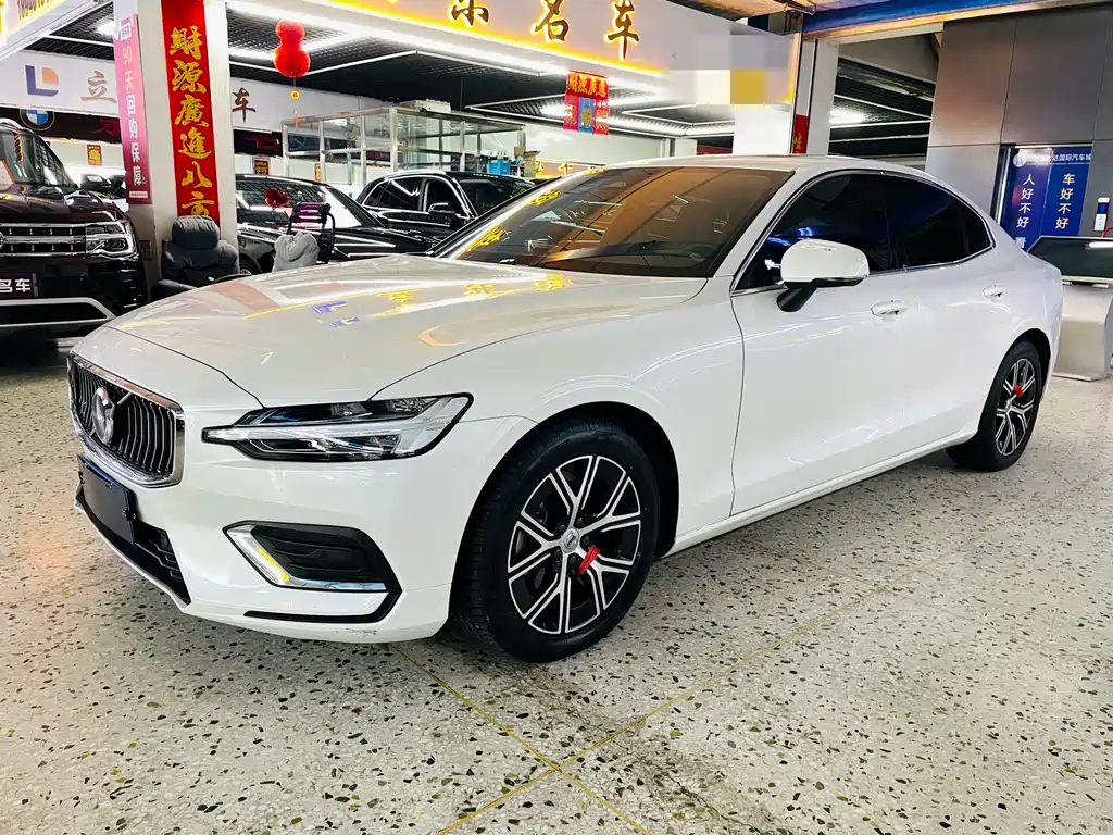 Volvo S60 2025 B4 Luxury