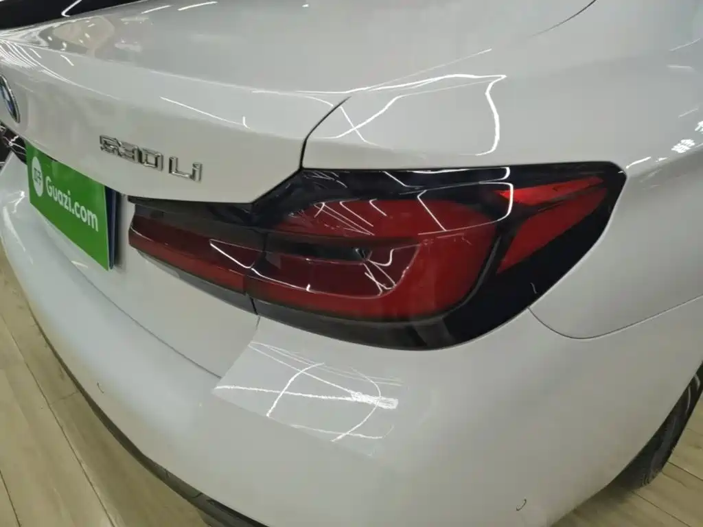 BMW 5 Series — миниатюра 8