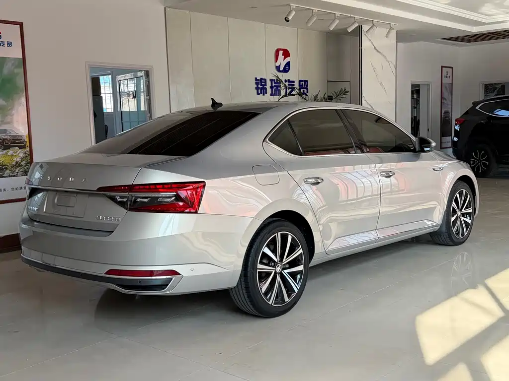 Skoda Superb — миниатюра 3