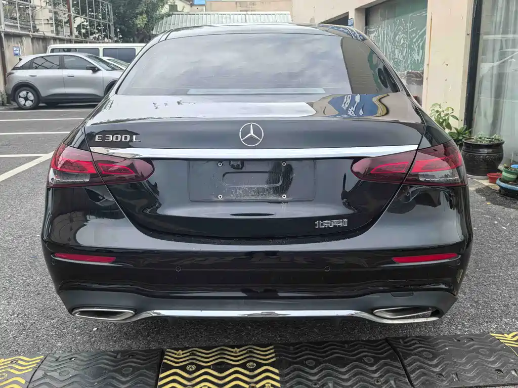 Mercedes-Benz E-Class — миниатюра 5