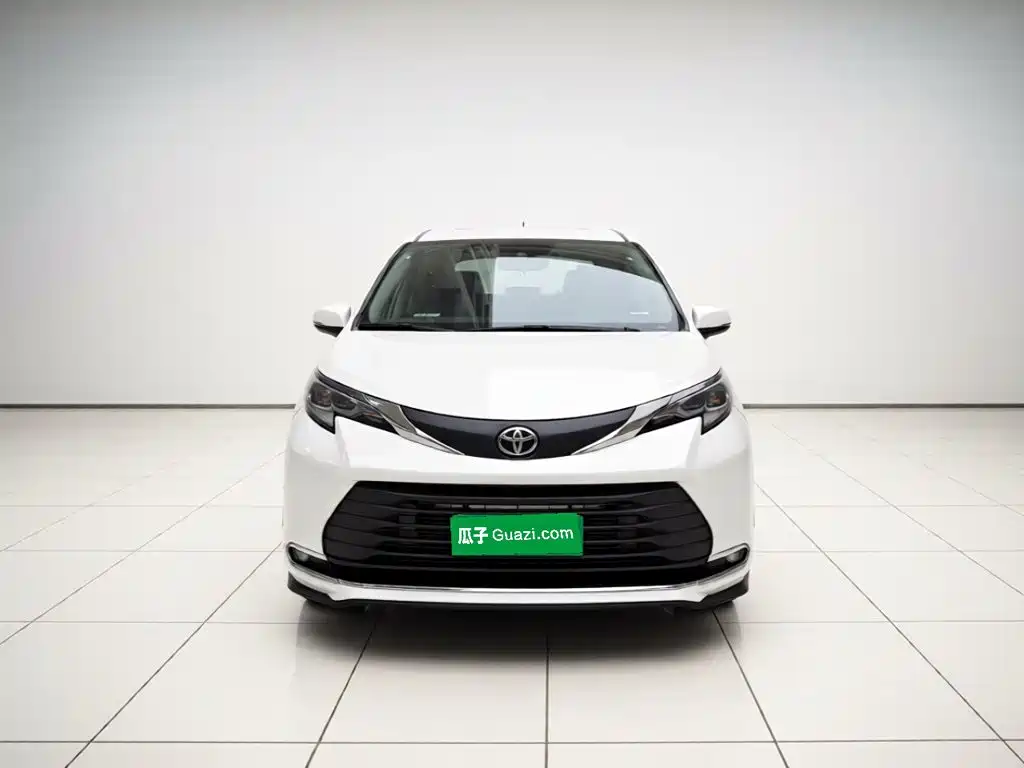 Toyota Sienna — миниатюра 2