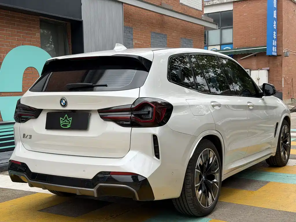 BMW iX3 — миниатюра 9