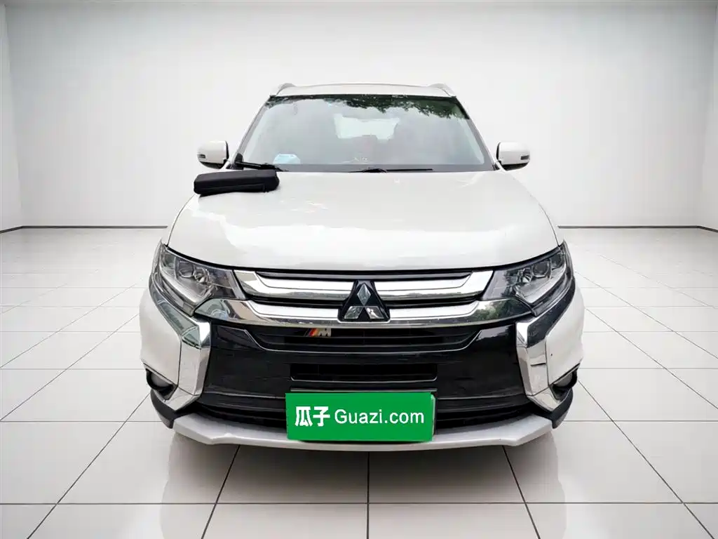 Mitsubishi Outlander 2018 2.4L Elite 5 мест