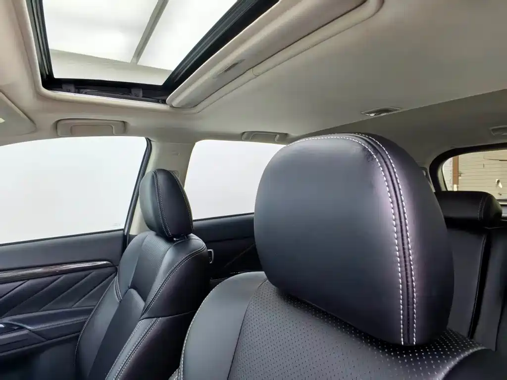 Mitsubishi Outlander — миниатюра 5