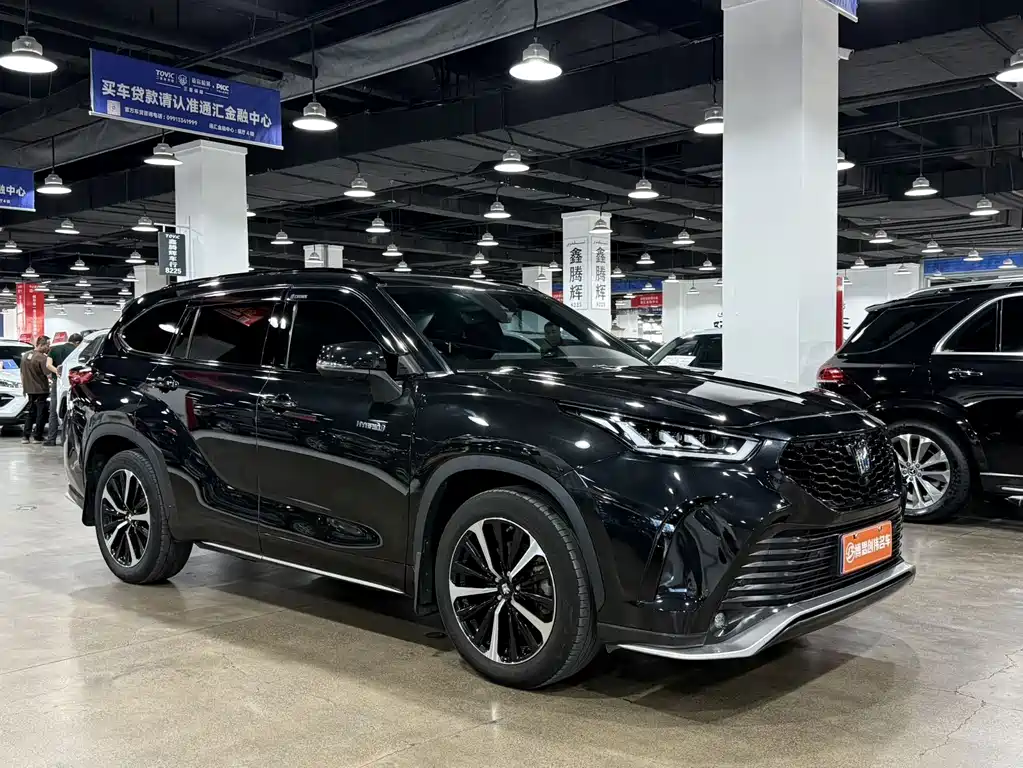 Toyota Crown Kluger — миниатюра 3