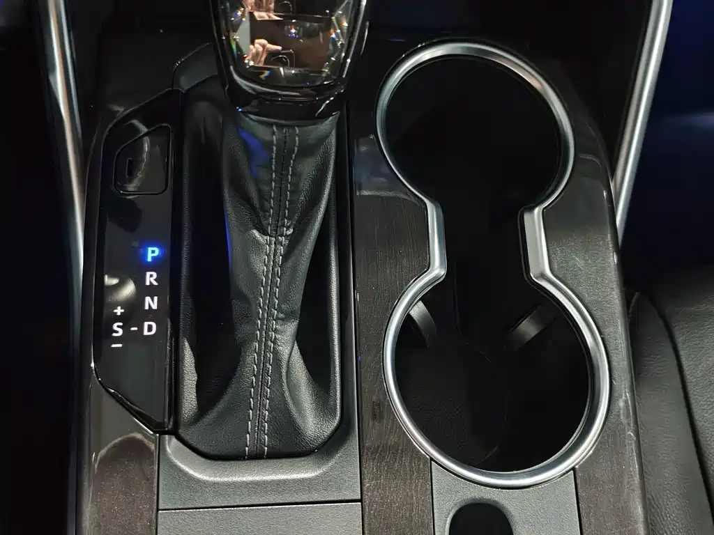 Toyota Crown Kluger — миниатюра 14