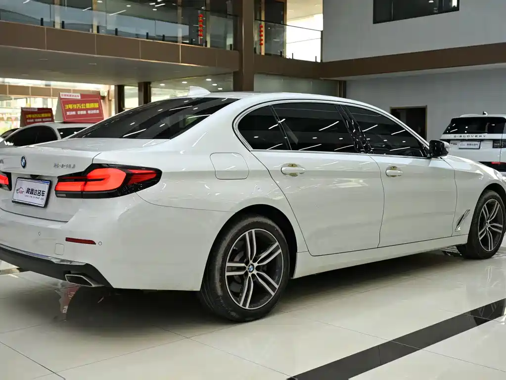 BMW 5 SERIES