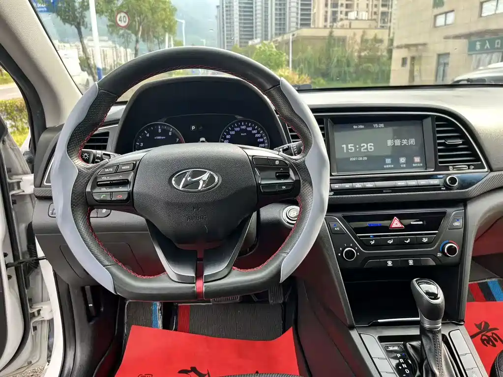 Hyundai Elantra — миниатюра 16