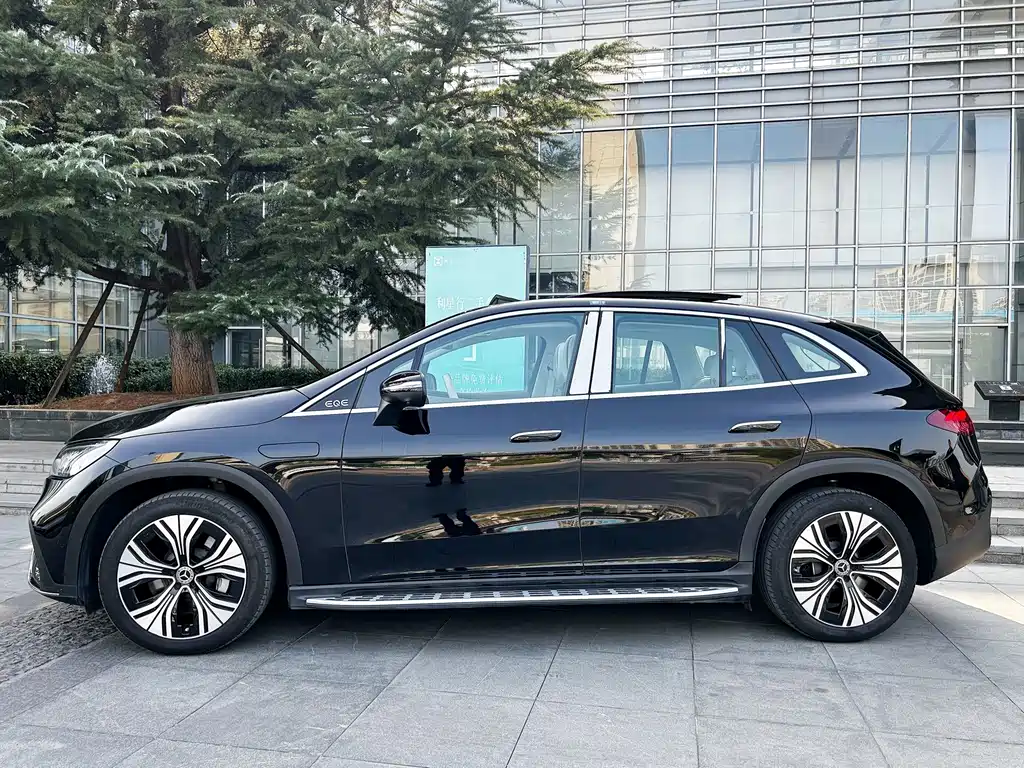 Mercedes-Benz EQE SUV — миниатюра 2