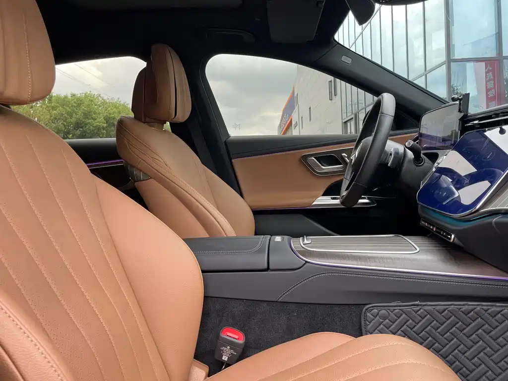 Mercedes-Benz E-Class — миниатюра 13