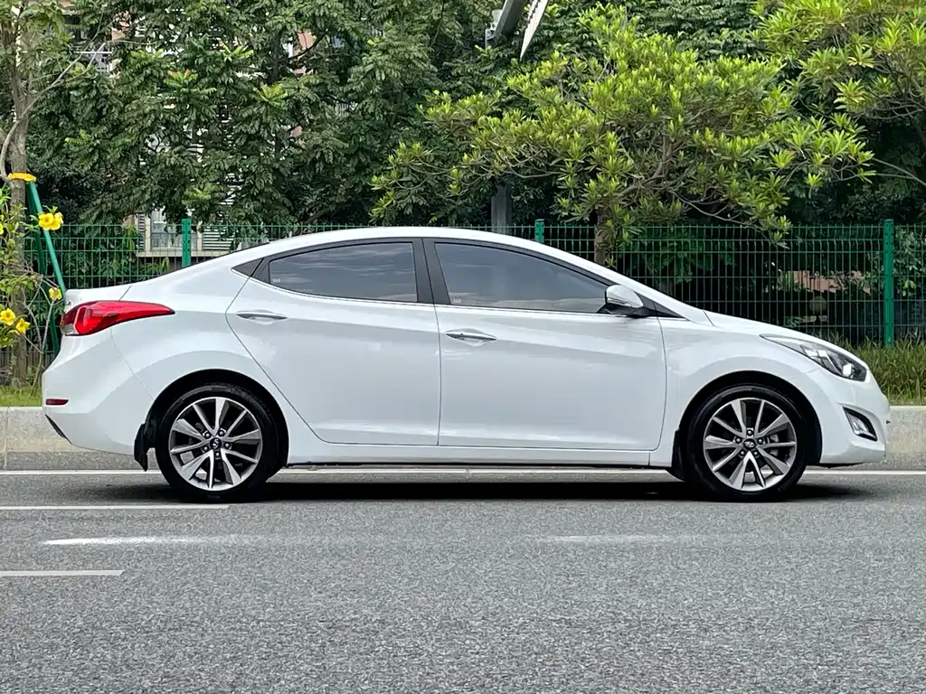 Hyundai Elantra Langdong — миниатюра 4