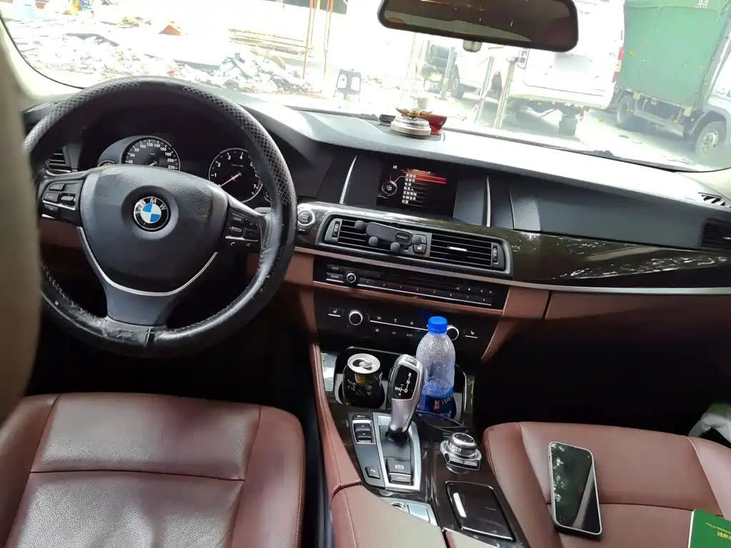 BMW 5 Series — миниатюра 5