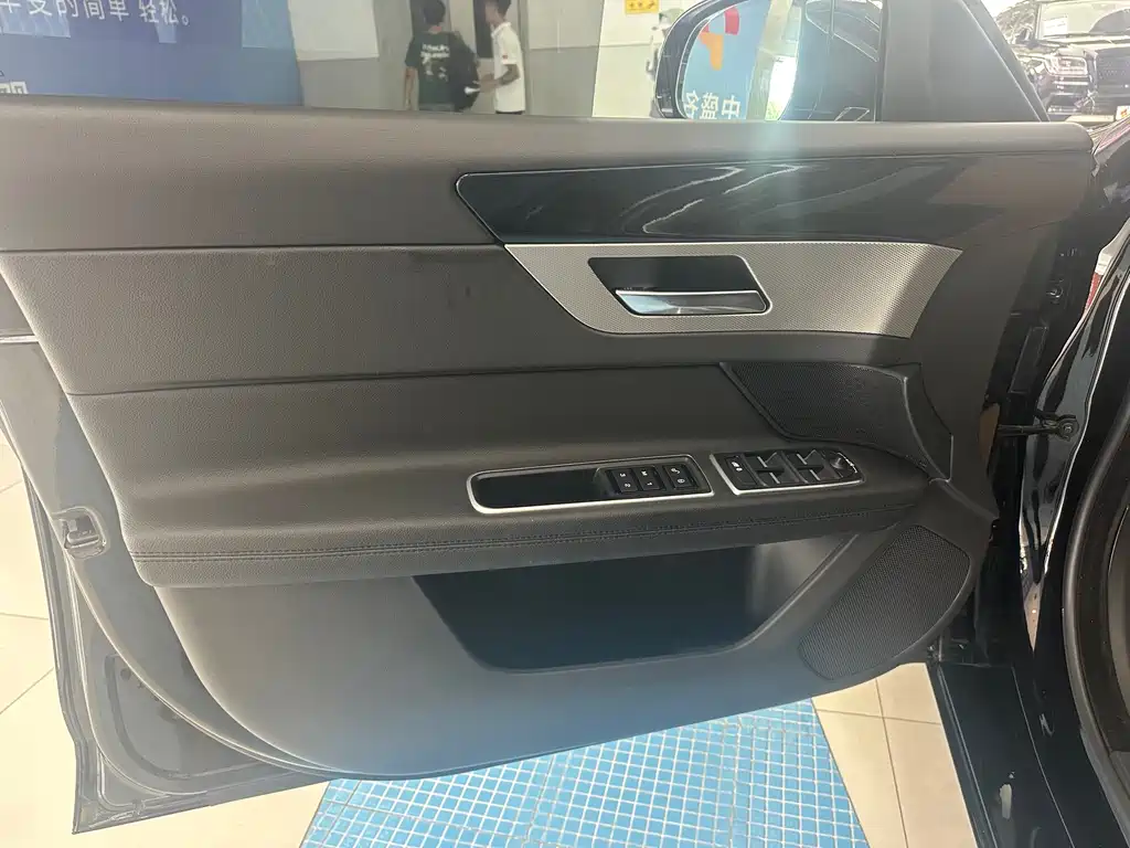 Jaguar XF 2018 XF Sportbrake 2.0T 250PS