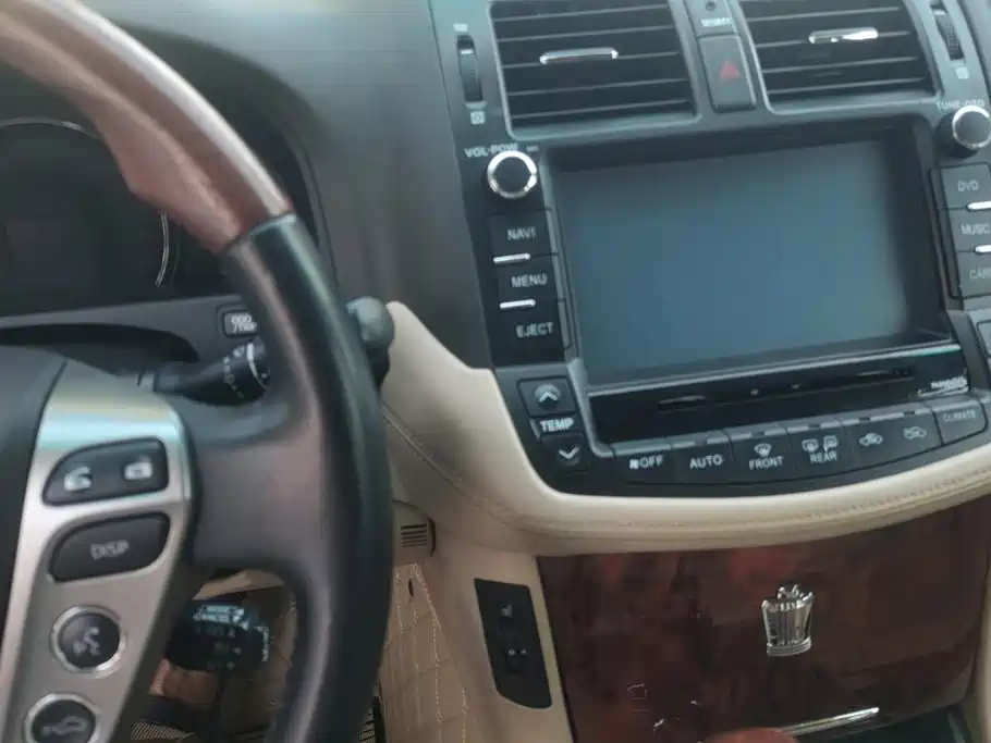 Toyota Crown — миниатюра 13