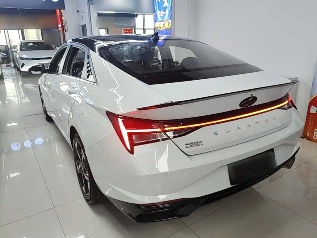 Hyundai Elantra — миниатюра 5
