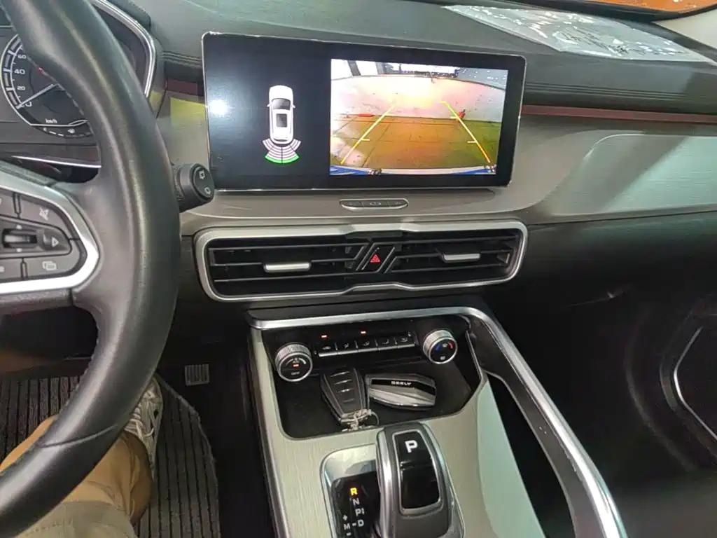 Geely Binyue — миниатюра 13