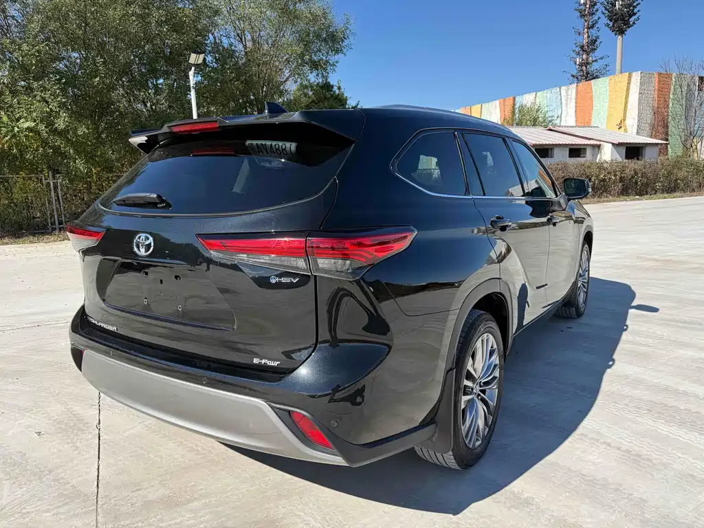 Toyota Highlander 2024 2.5L Luxury 7 мест
