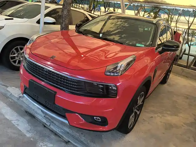 2018 Lynk & Co 01