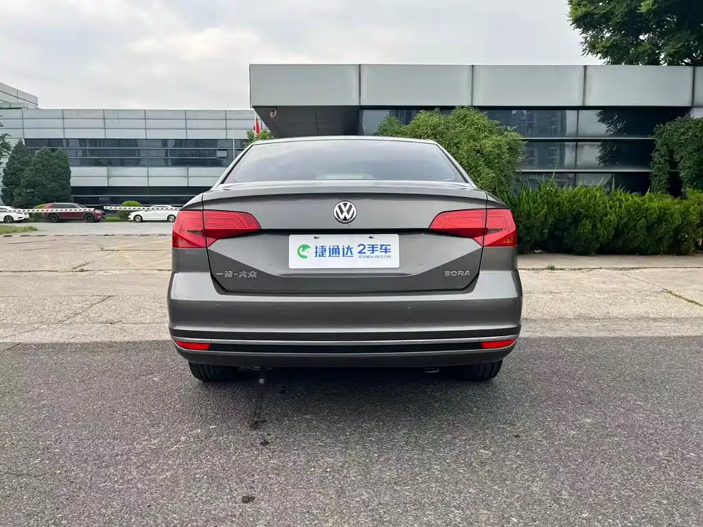 Volkswagen Bora 2016 1.6L AT Comfort