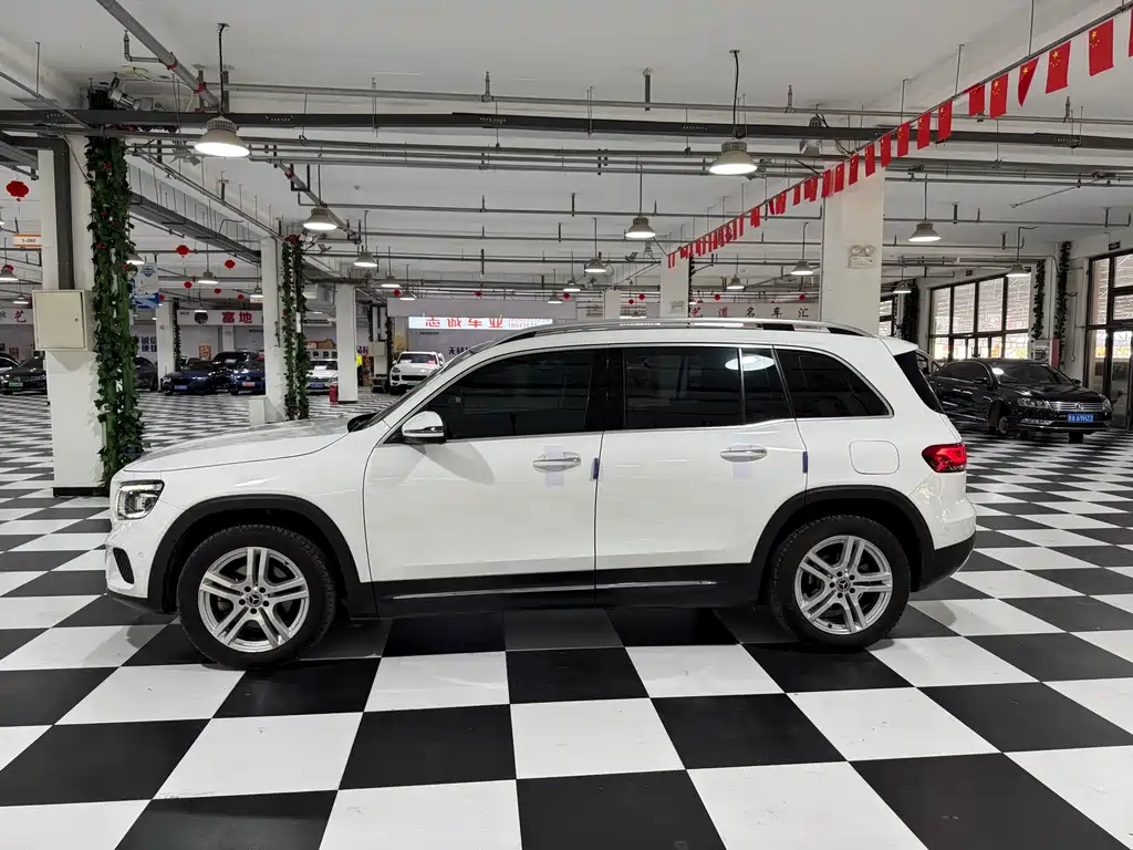 Mercedes-Benz GLB — миниатюра 14
