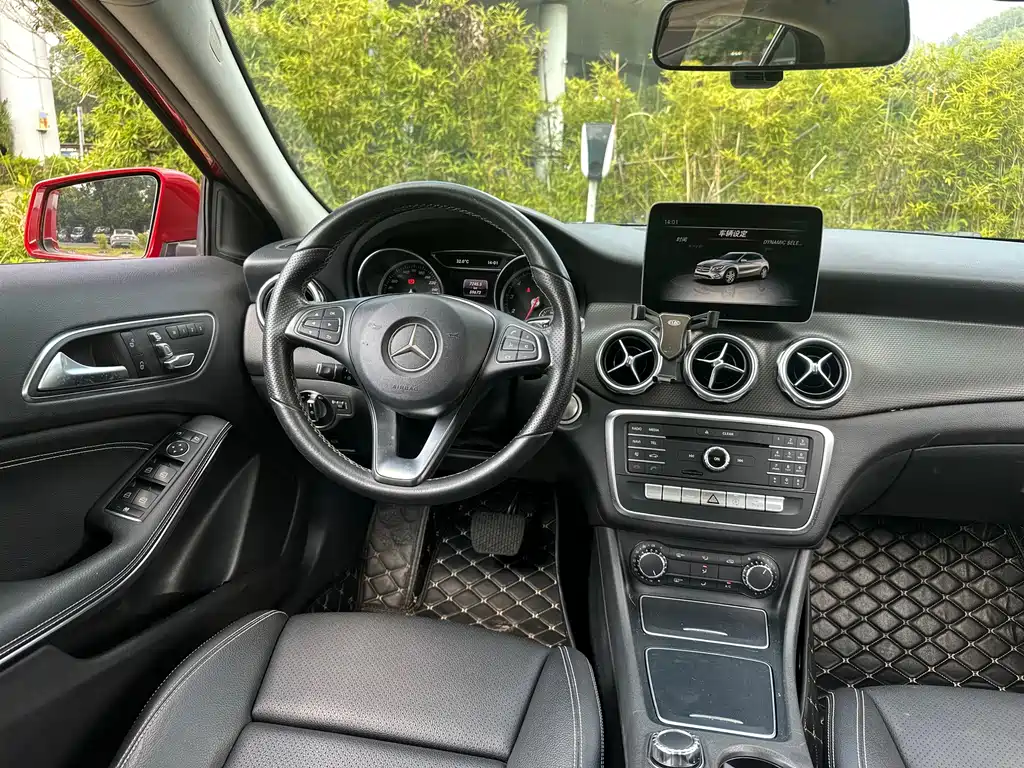 Mercedes-Benz GLA — миниатюра 12