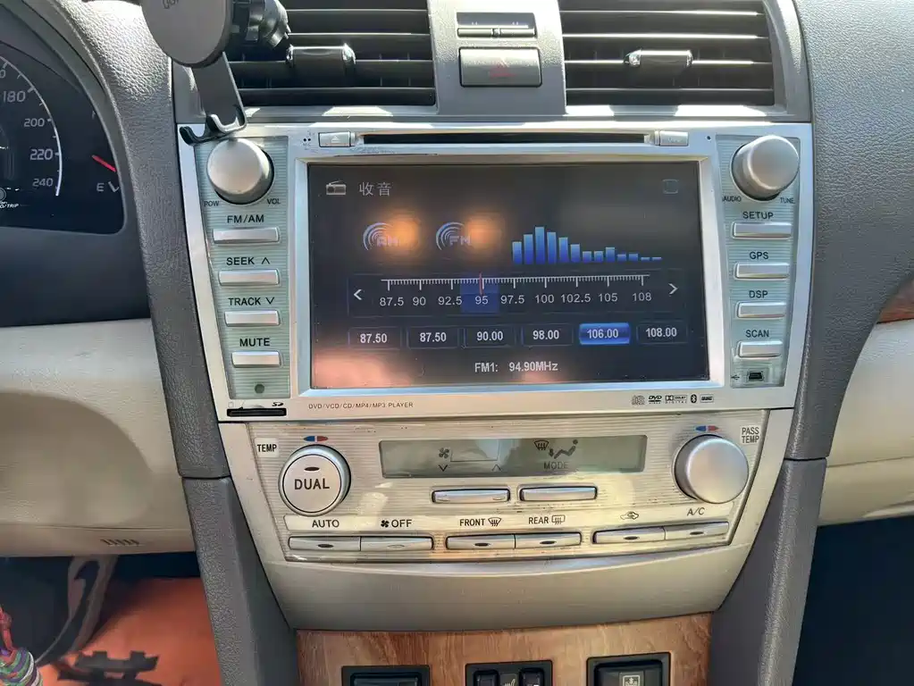 Toyota Camry — миниатюра 18