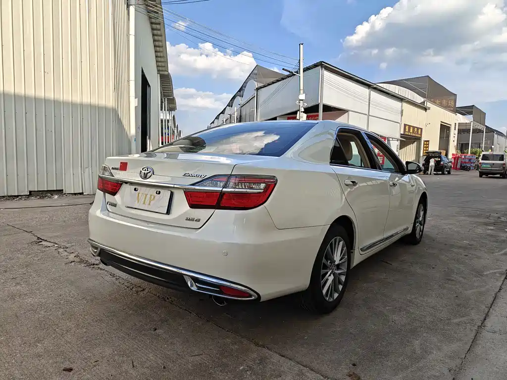 Toyota Camry — миниатюра 4