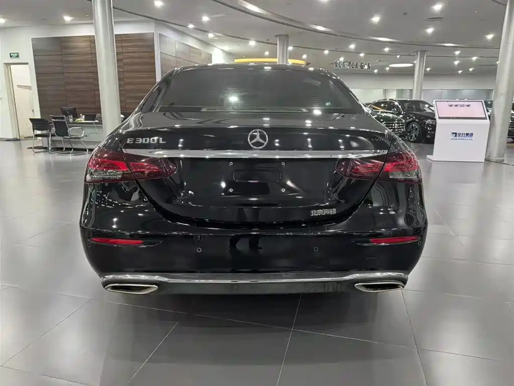 Mercedes-Benz E-Class — миниатюра 4