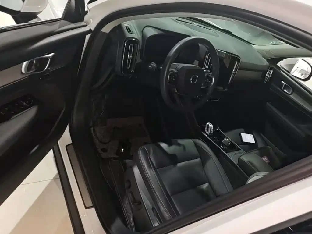 Volvo XC40 — миниатюра 16