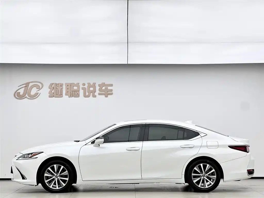 Lexus ES 2020 200