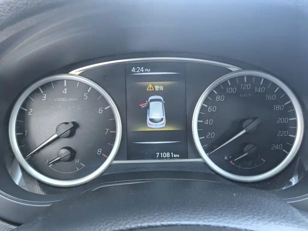Nissan Tiida — миниатюра 14