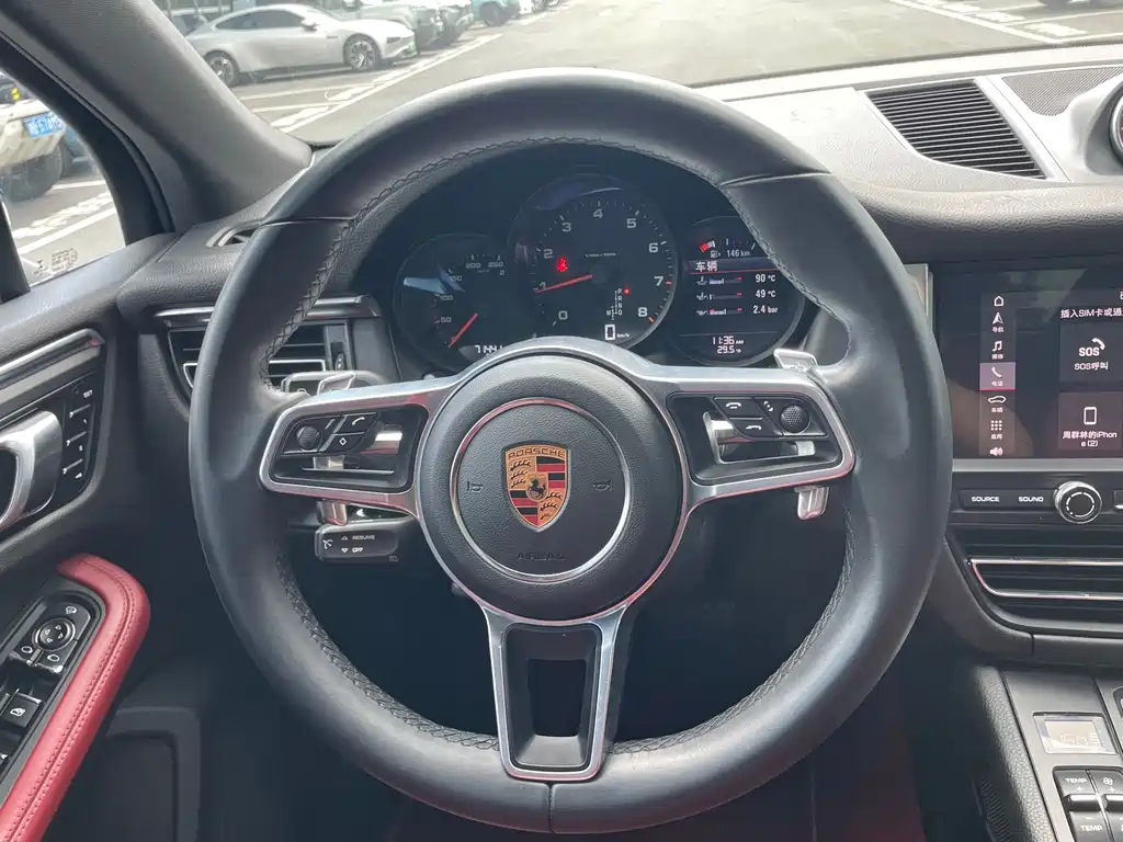 Porsche Macan — миниатюра 9