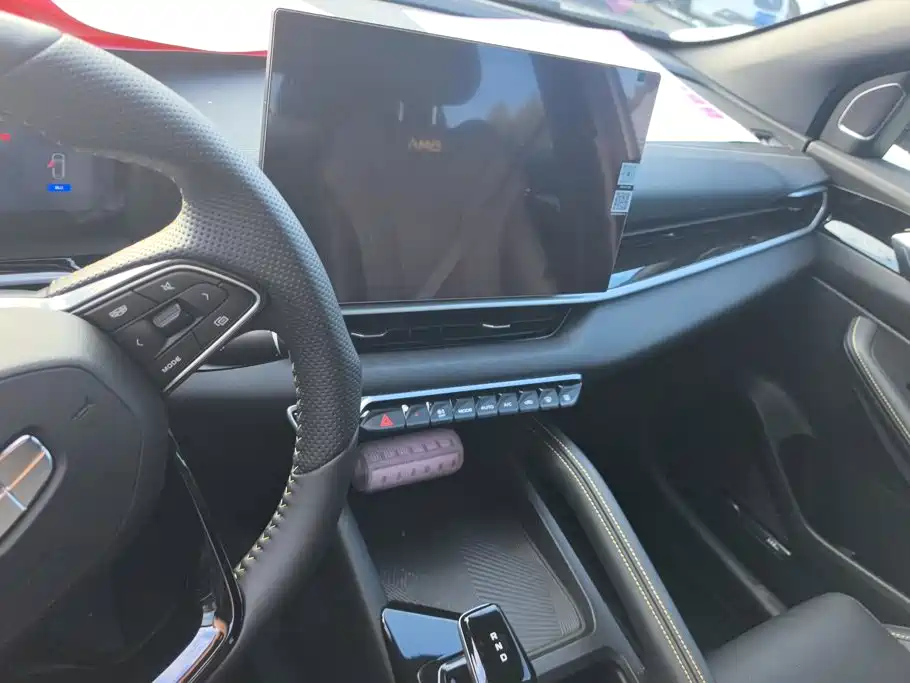 Geely Binyue — миниатюра 13