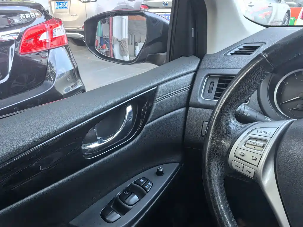 Nissan Tiida — миниатюра 15