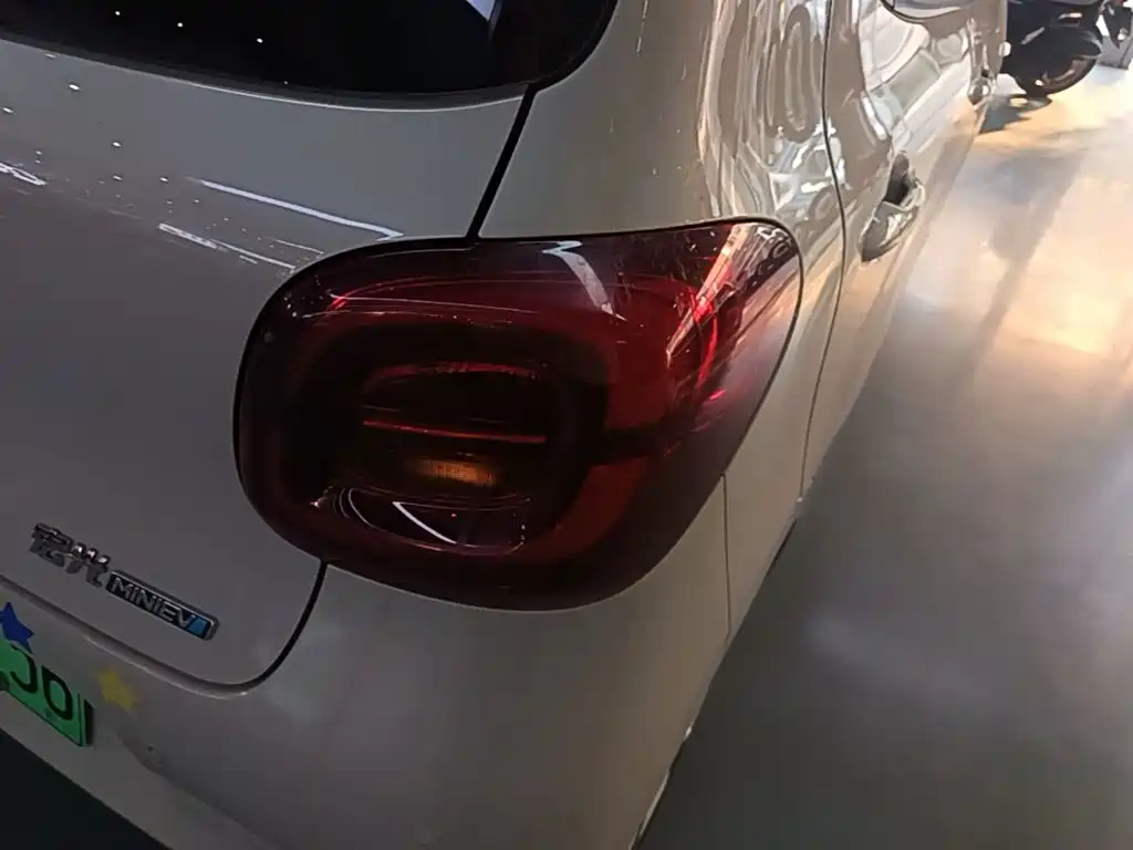 Wuling MINIEV — миниатюра 8