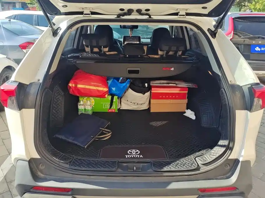 Toyota RAV4 — миниатюра 4
