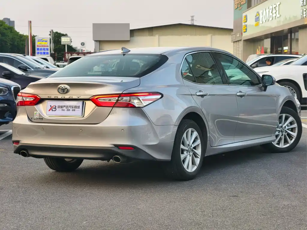 Toyota Camry — миниатюра 4