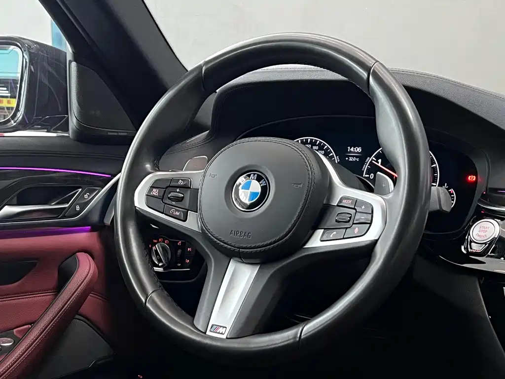BMW 5 Series — миниатюра 13