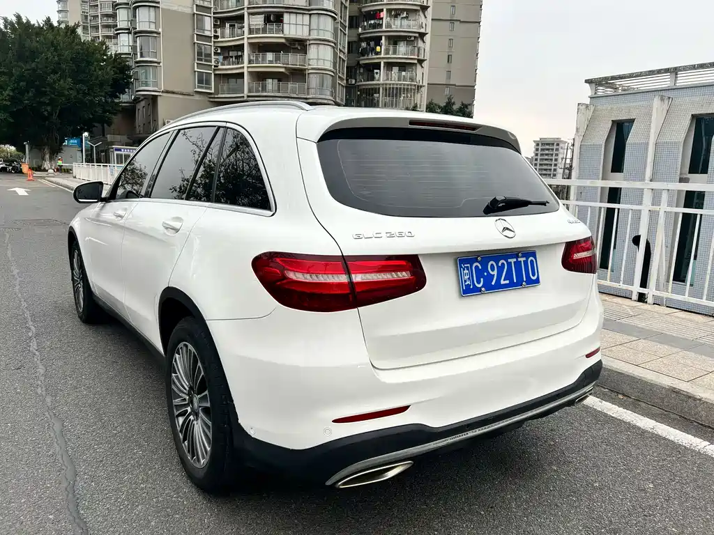 MERCEDES-BENZ GLC