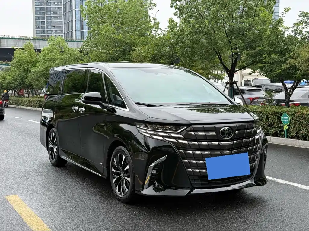 Toyota Alphard — миниатюра 3