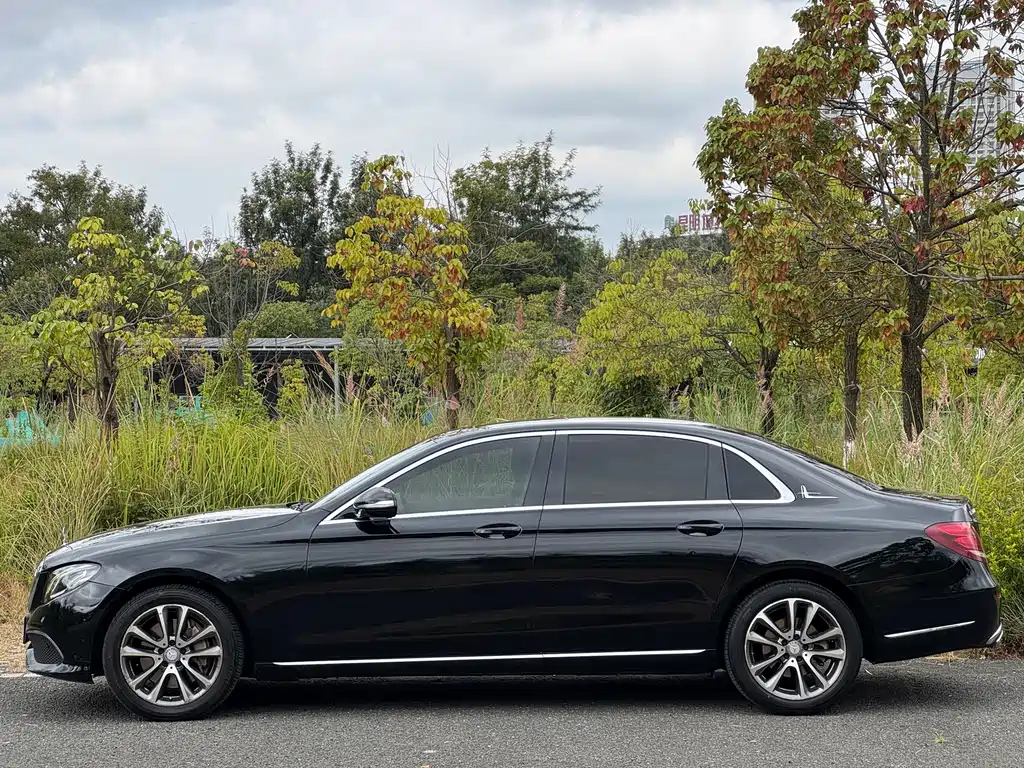 Mercedes-Benz E-Class — миниатюра 3